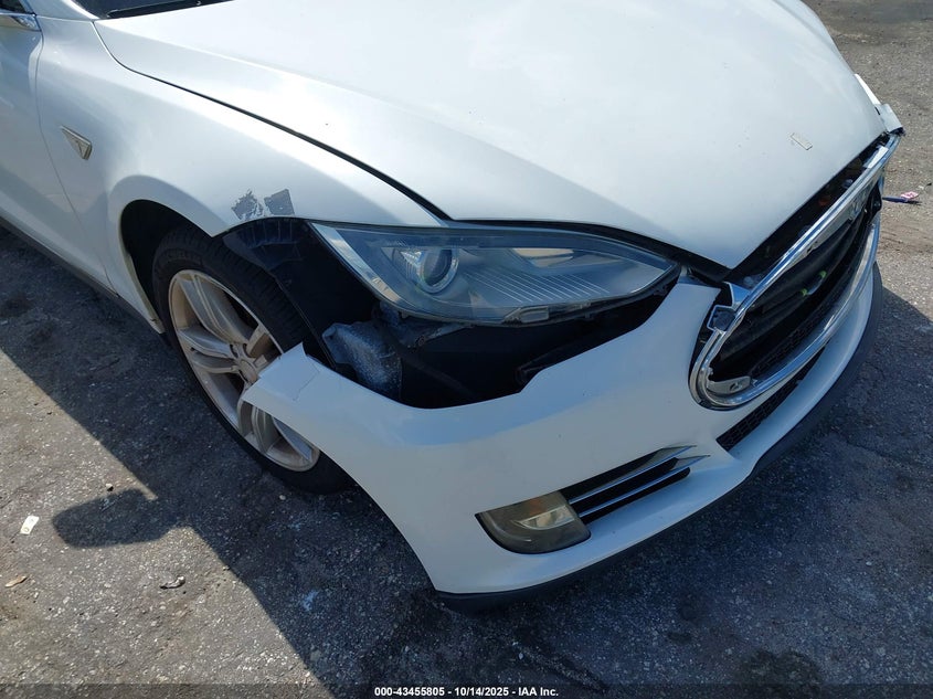 2013 Tesla Model S Performance VIN: 5YJSA1CP8DFP15538 Lot: 43455805