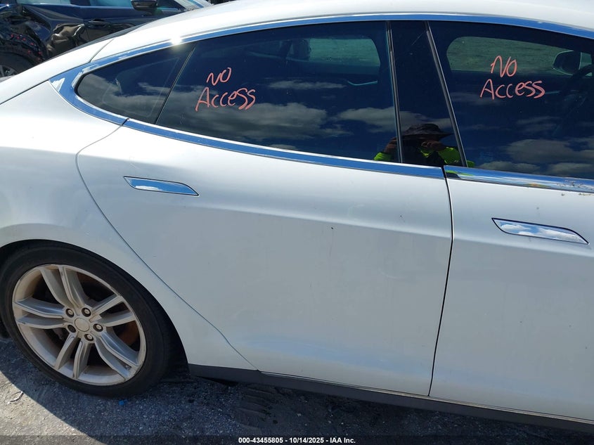 2013 Tesla Model S Performance VIN: 5YJSA1CP8DFP15538 Lot: 43455805