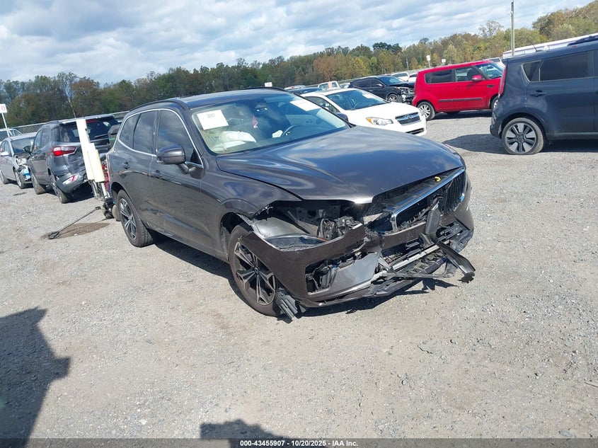 VOLVO XC60 B5 MOMENTUM