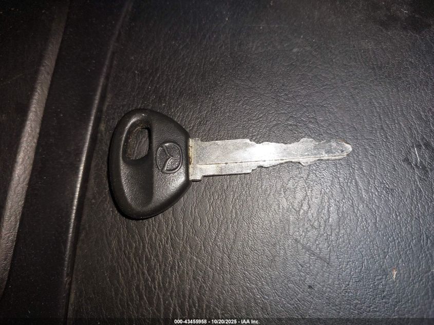 2003 Mazda Mx-5 Miata Cloth/Ls/Se/Shinsen VIN: JM1NB353930305232 Lot: 43455958