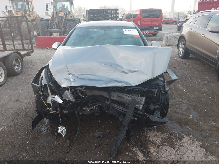 2017 HYUNDAI SONATA HYBRID SE KMHE24L35HA066784