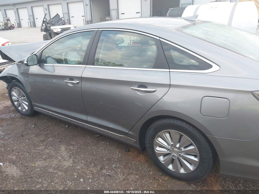 2017 HYUNDAI SONATA HYBRID SE KMHE24L35HA066784