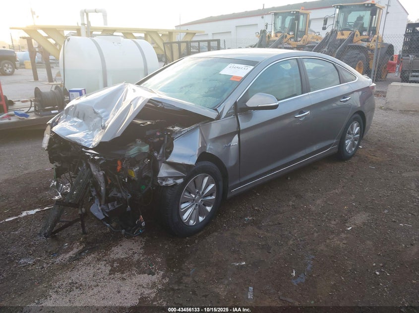 2017 HYUNDAI SONATA HYBRID SE KMHE24L35HA066784
