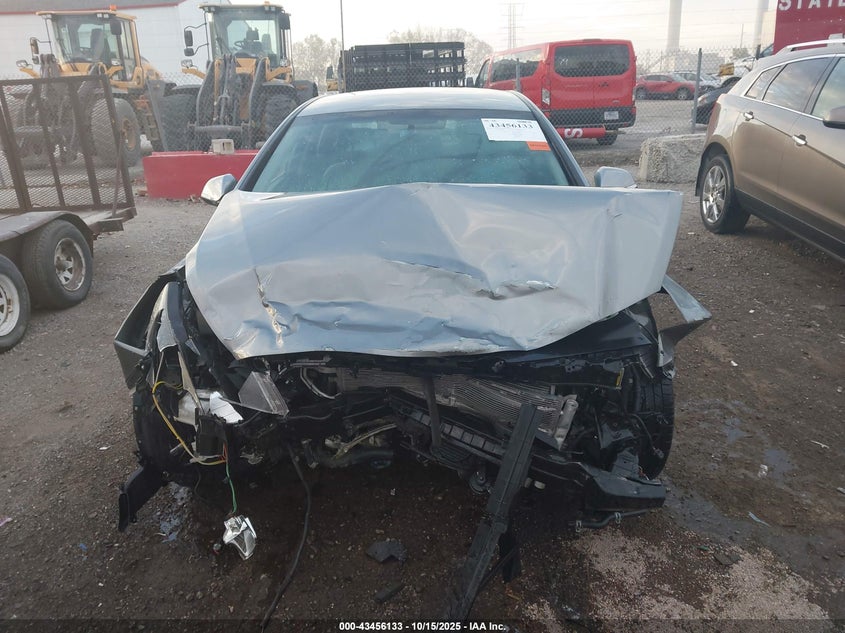 2017 HYUNDAI SONATA HYBRID SE KMHE24L35HA066784