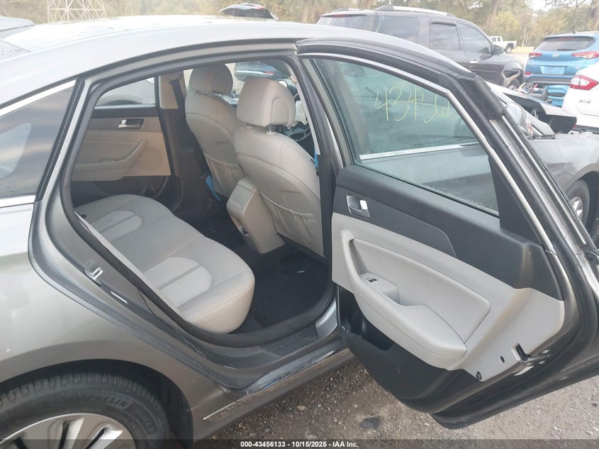 2017 HYUNDAI SONATA HYBRID SE KMHE24L35HA066784