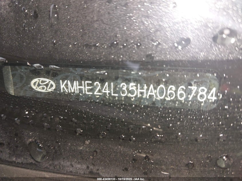 2017 HYUNDAI SONATA HYBRID SE KMHE24L35HA066784