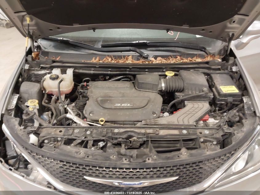 2018 Chrysler Pacifica Touring L VIN: 2C4RC1BG7JR354393 Lot: 43456403