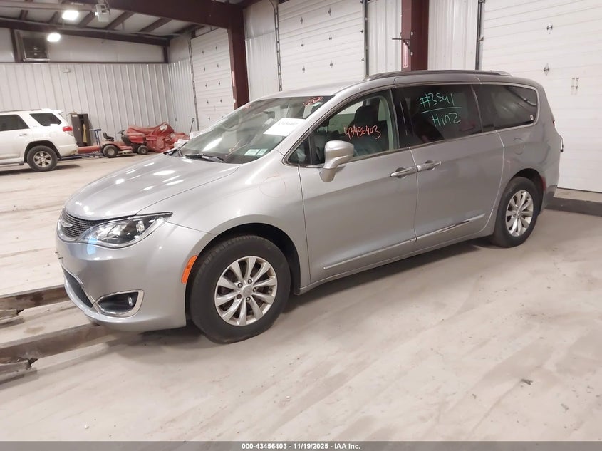 2C4RC1BG7JR354393 2018 CHRYSLER PACIFICA photo no. 2