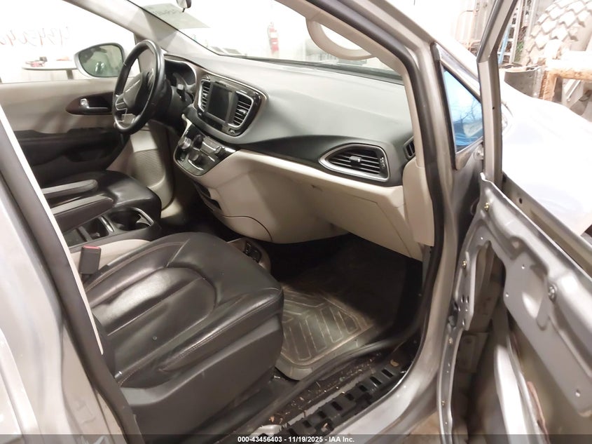 2C4RC1BG7JR354393 2018 CHRYSLER PACIFICA photo no. 5