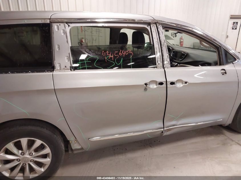 2018 Chrysler Pacifica Touring L VIN: 2C4RC1BG7JR354393 Lot: 43456403