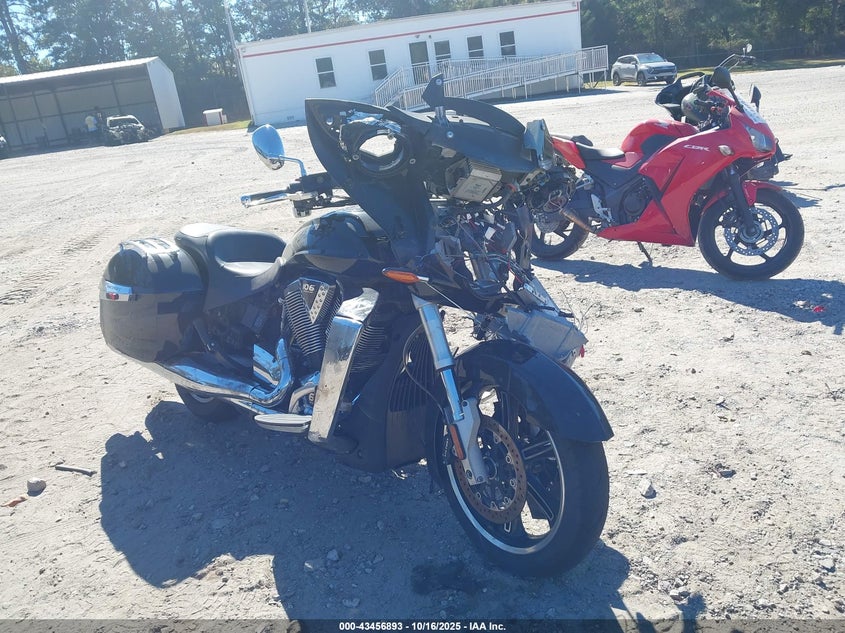 5VPDB36D1A3000291 2010 Victory Motorcycles Cross Country auction photo 1