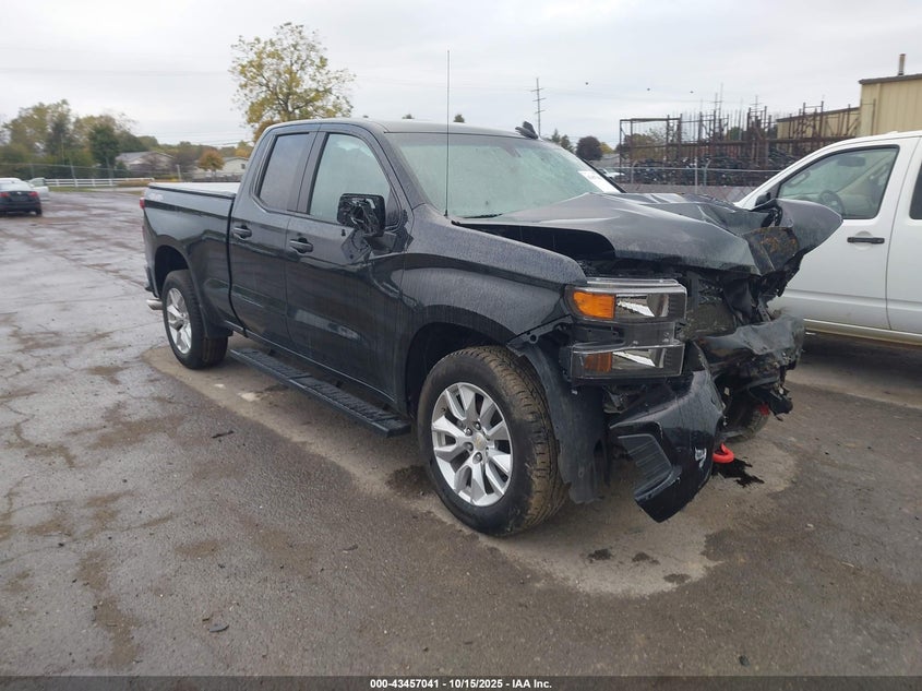 CHEVROLET SILVERADO 1500 4WD STANDARD BED CUSTOM