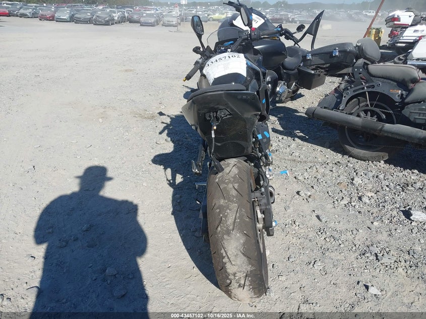 2025 Suzuki Gsx800 F VIN: JS1EM13B1S7101419 Lot: 43457102