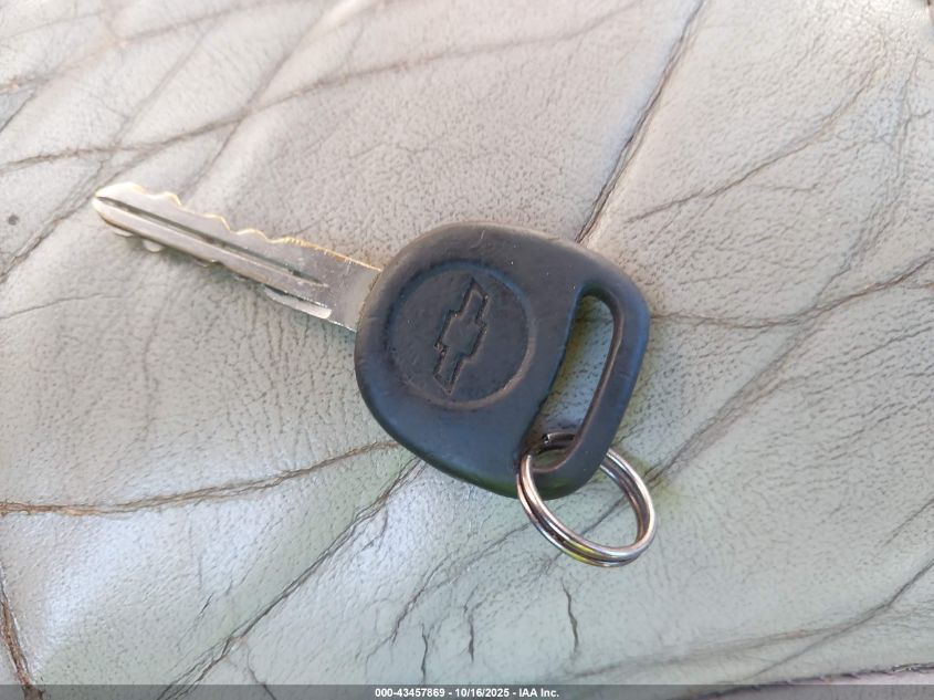 2001 Chevrolet Suburban Ls VIN: 3GNFK16T81G261103 Lot: 43457869