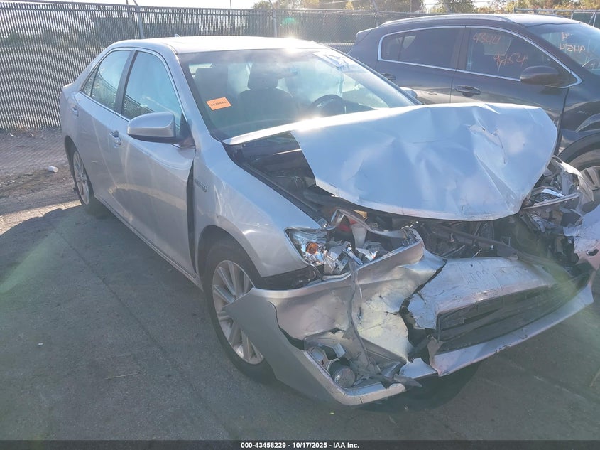 TOYOTA CAMRY HYBRID XLE