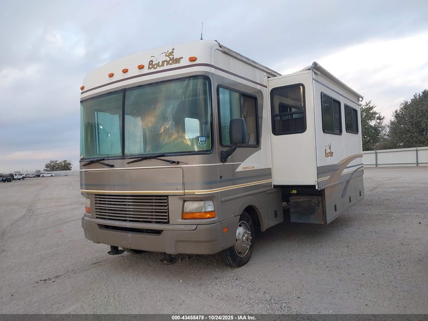 1FCNF53S4Y0A00724 2000 FORD F550 photo no. 2