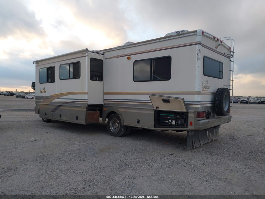 1FCNF53S4Y0A00724 2000 FORD F550 photo no. 3