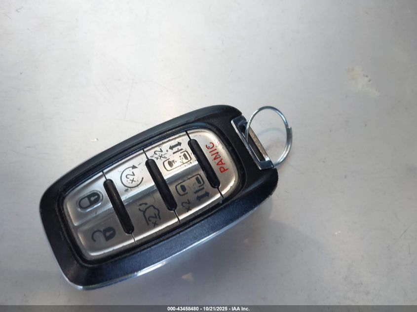 2018 Chrysler Pacifica Touring L VIN: 2C4RC1BG2JR110246 Lot: 43458480