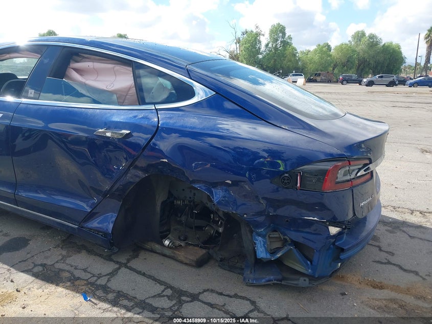 2016 Tesla Model S 60D/70D/75D/85D/90D VIN: 5YJSA1E22GF168871 Lot: 43458909