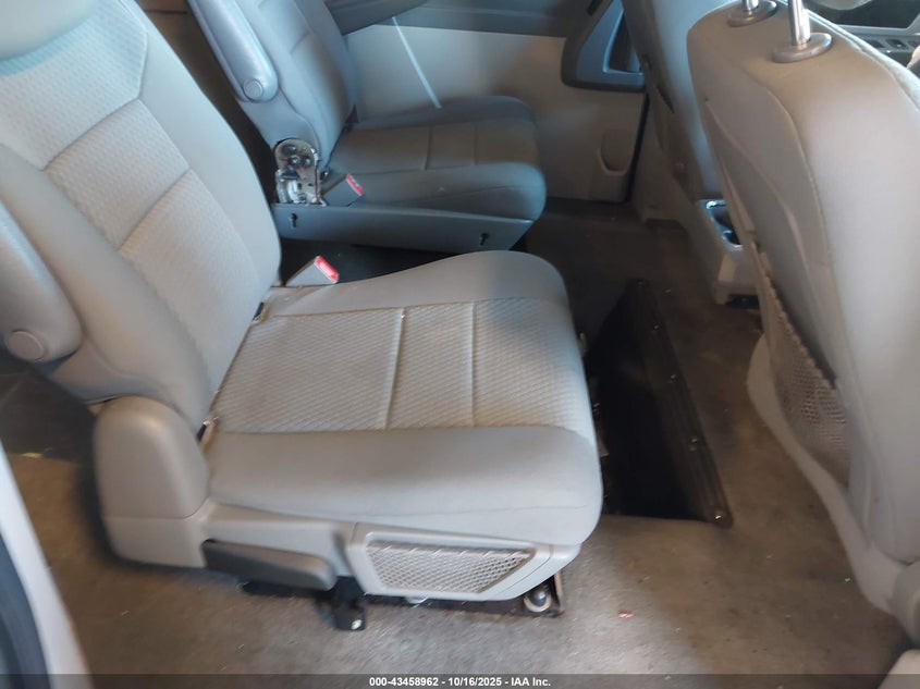 2010 Dodge Grand Caravan Se VIN: 2D4RN4DE5AR445558 Lot: 43458962