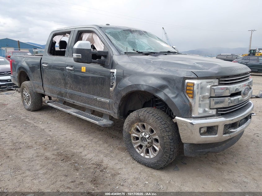 FORD F-250 LARIAT