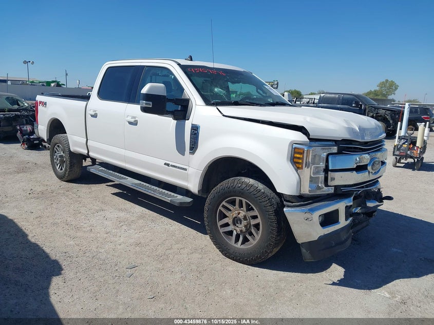 FORD F-250 LARIAT