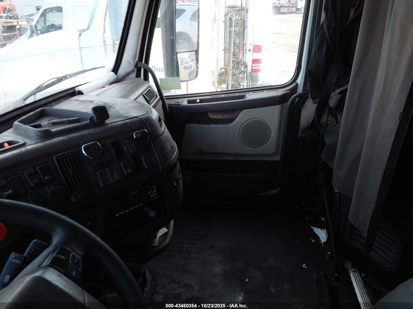 4V4N99EH7GN960190 2016 VOLVO  photo no. 6