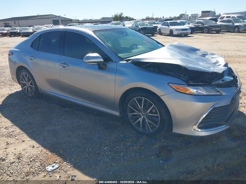 TOYOTA CAMRY XLE