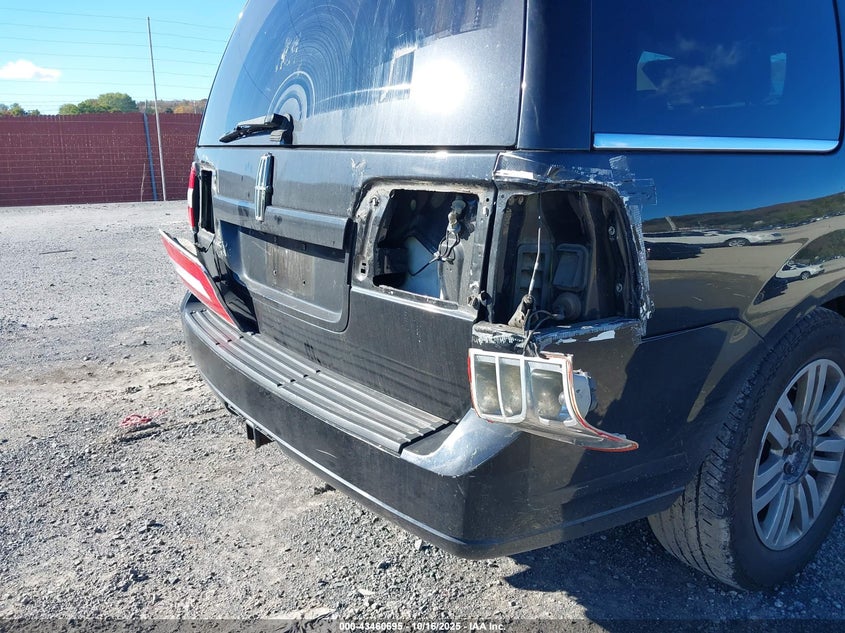 2008 Lincoln Navigator VIN: 5LMFU28578LJ15823 Lot: 43460695