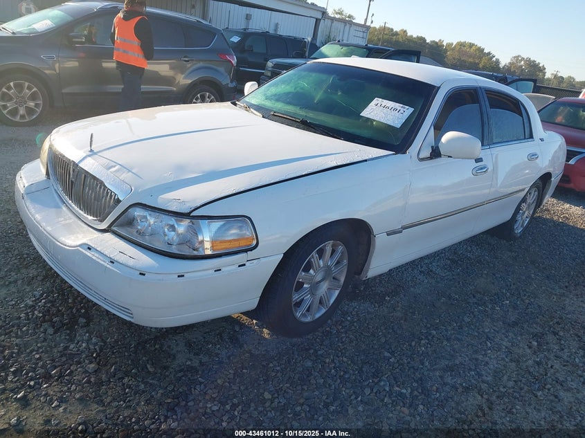 Vin: 2lnbl8cv6ax615754, lot: 43955893, lincoln town car signature limited 20102
