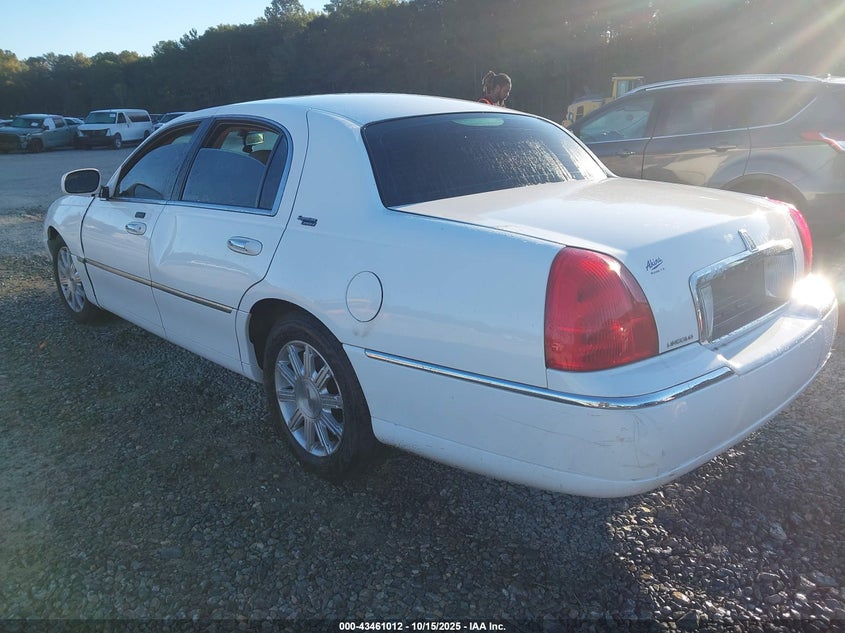 Vin: 2lnbl8cv6ax615754, lot: 43955893, lincoln town car signature limited 20103