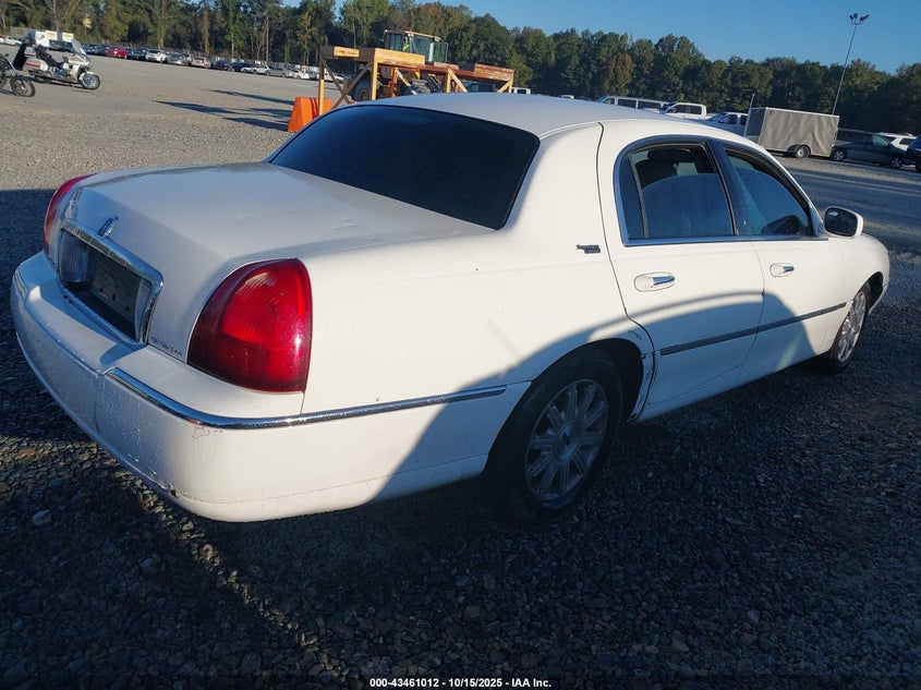 Vin: 2lnbl8cv6ax615754, lot: 43955893, lincoln town car signature limited 20104
