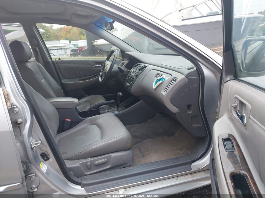 1HGCG16572A031830 2002 HONDA ACCORD photo no. 5