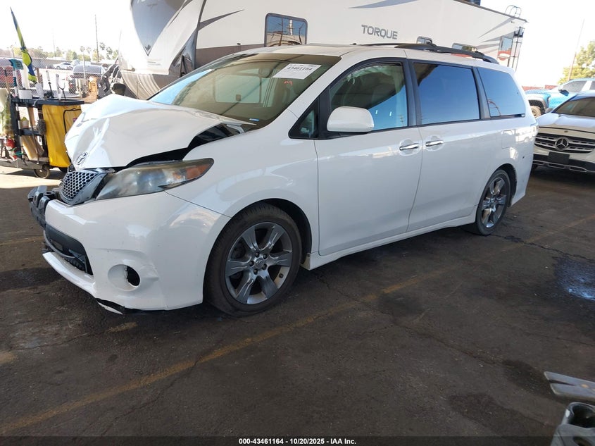 5TDXK3DC5DS388988 2013 TOYOTA SIENNA photo no. 2