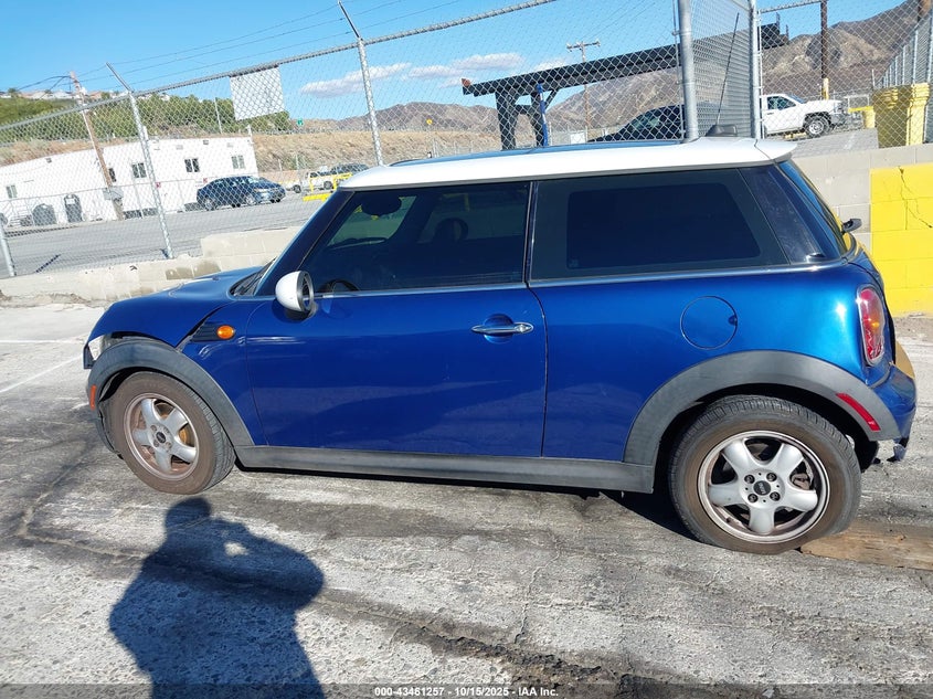 2008 Mini Cooper VIN: WMWMF33528TT59625 Lot: 43461257