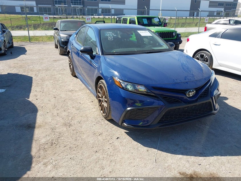 TOYOTA CAMRY SE NIGHTSHADE EDITION