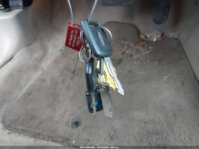 2005 Lincoln Town Car Signature Limited VIN: 1LNHM82W45Y625965 Lot: 43461395