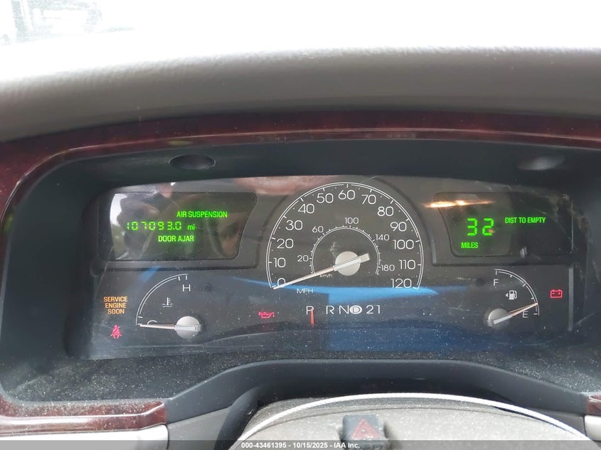 2005 Lincoln Town Car Signature Limited VIN: 1LNHM82W45Y625965 Lot: 43461395