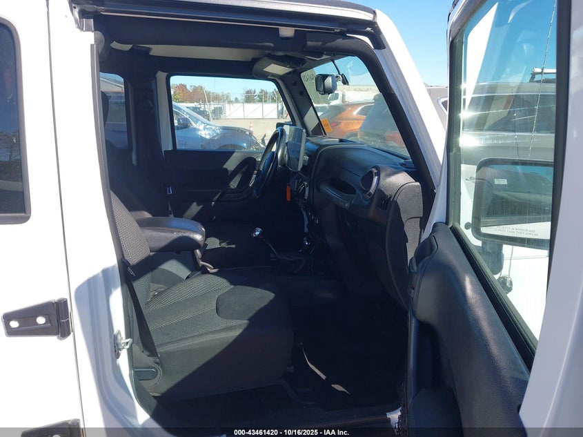 2016 JEEP WRANGLER UNLIMITED SPORT 1C4BJWDG6GL127649