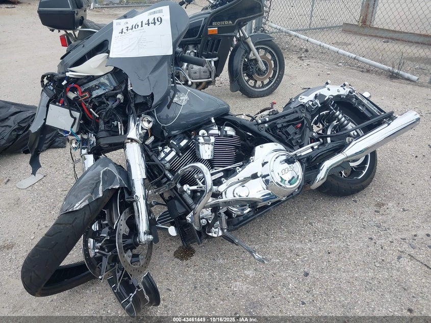 1HD1KRP10NB621427 2022 HARLEY-DAVIDSON STREET GLIDE photo no. 2
