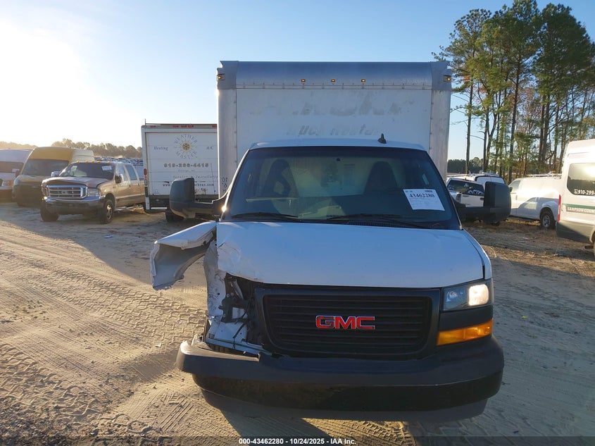 2018 GMC Savana Cutaway Work Van VIN: 7GZ37TCG5JN901133 Lot: 43462280