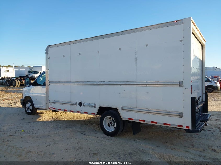 2018 GMC Savana Cutaway Work Van VIN: 7GZ37TCG5JN901133 Lot: 43462280