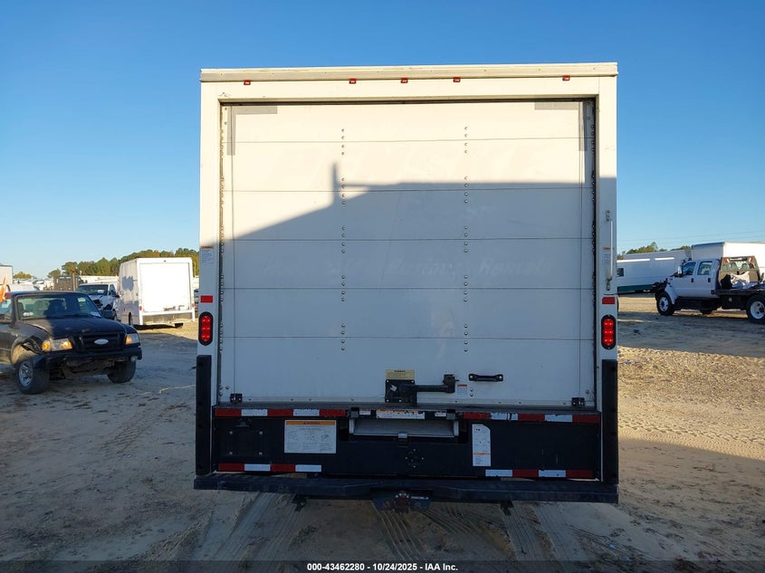 2018 GMC Savana Cutaway Work Van VIN: 7GZ37TCG5JN901133 Lot: 43462280