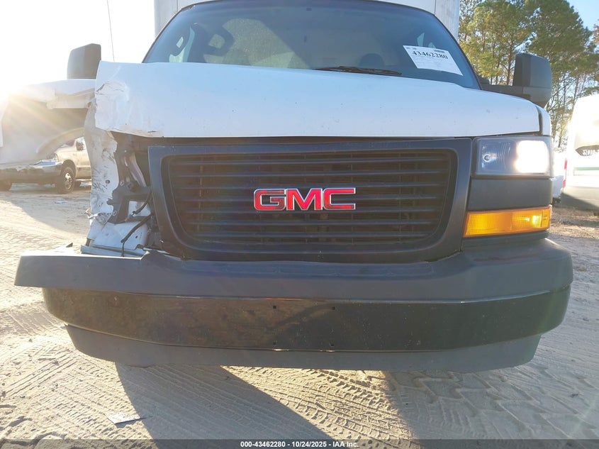 2018 GMC Savana Cutaway Work Van VIN: 7GZ37TCG5JN901133 Lot: 43462280