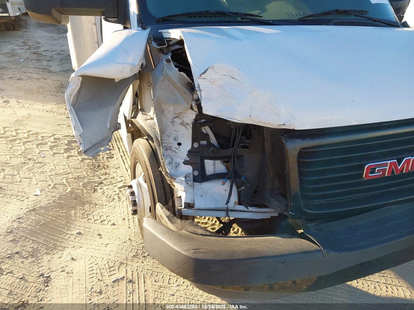 2018 GMC Savana Cutaway Work Van VIN: 7GZ37TCG5JN901133 Lot: 43462280