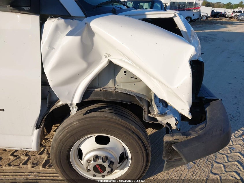 2018 GMC Savana Cutaway Work Van VIN: 7GZ37TCG5JN901133 Lot: 43462280