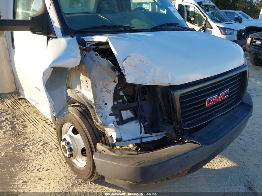 2018 GMC Savana Cutaway Work Van VIN: 7GZ37TCG5JN901133 Lot: 43462280