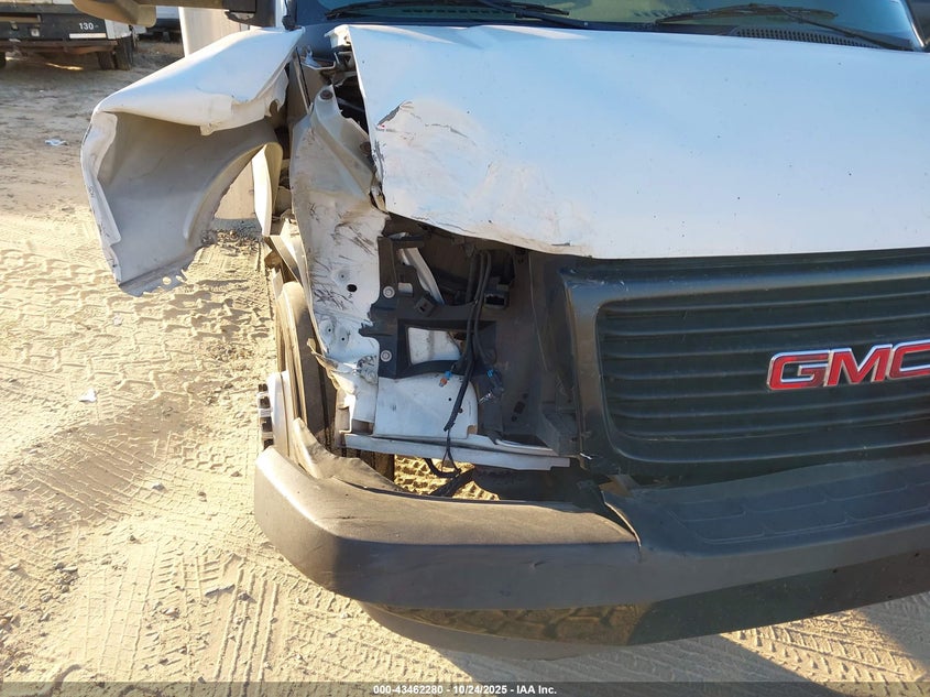 2018 GMC Savana Cutaway Work Van VIN: 7GZ37TCG5JN901133 Lot: 43462280