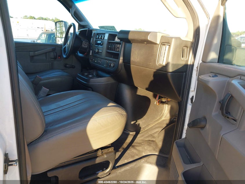 2018 GMC Savana Cutaway Work Van VIN: 7GZ37TCG5JN901133 Lot: 43462280