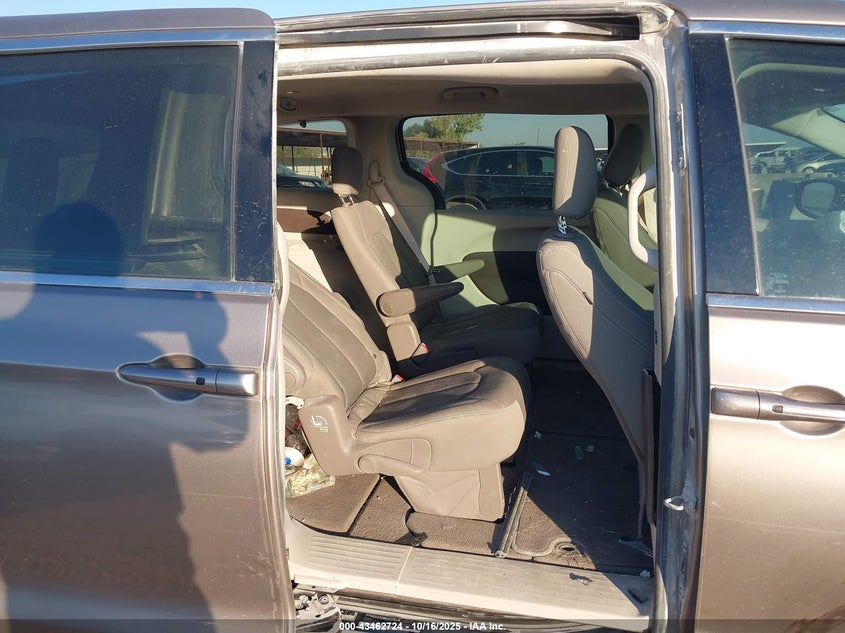 2017 Chrysler Pacifica Touring VIN: 2C4RC1DG6HR570632 Lot: 43462724